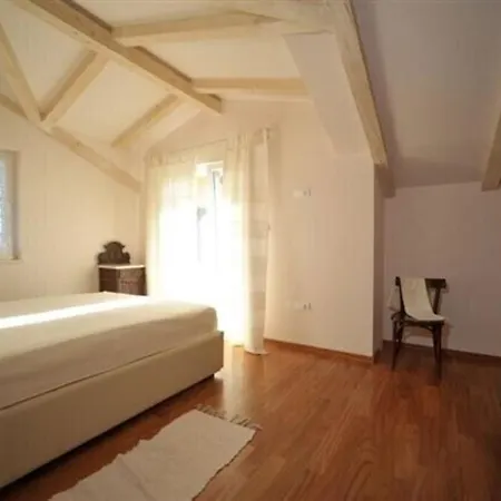 Holiday Mirta Villa